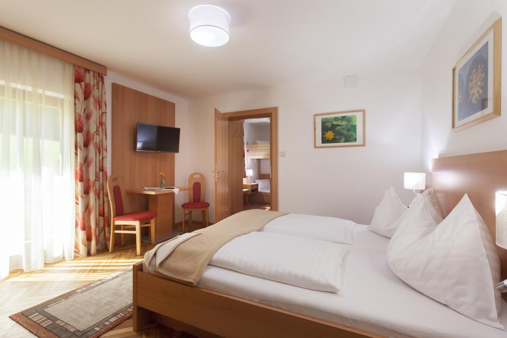 Alpenhotel Badmeister Flattach Eksteriør billede